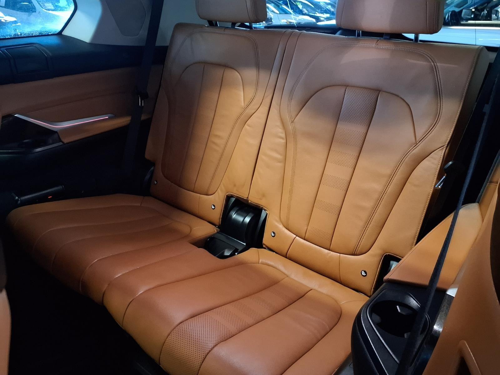 2020 BMW X7 xDrive40i - Mineral White Metallic exterior view 15