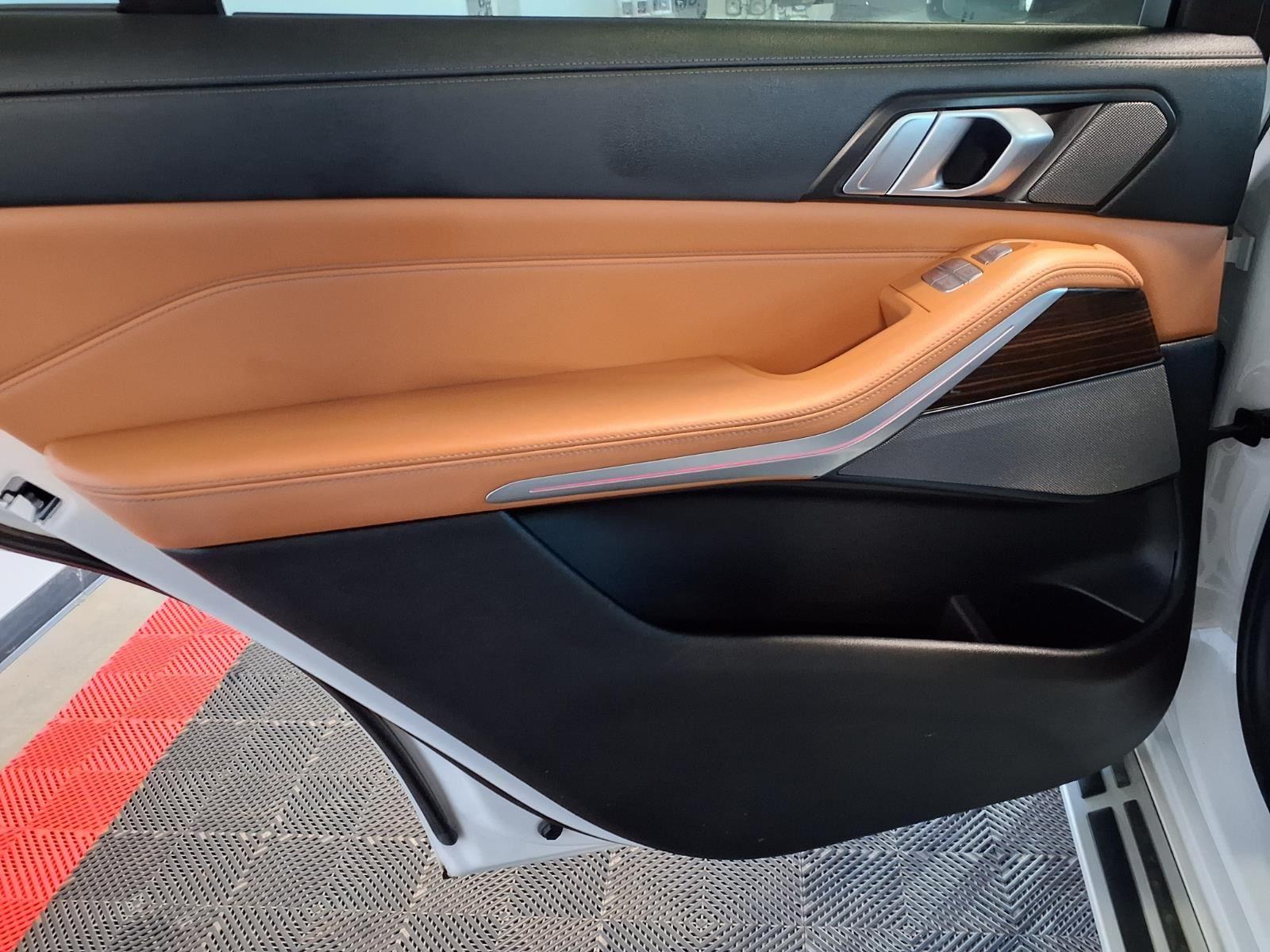 2020 BMW X7 xDrive40i - Mineral White Metallic exterior view 17