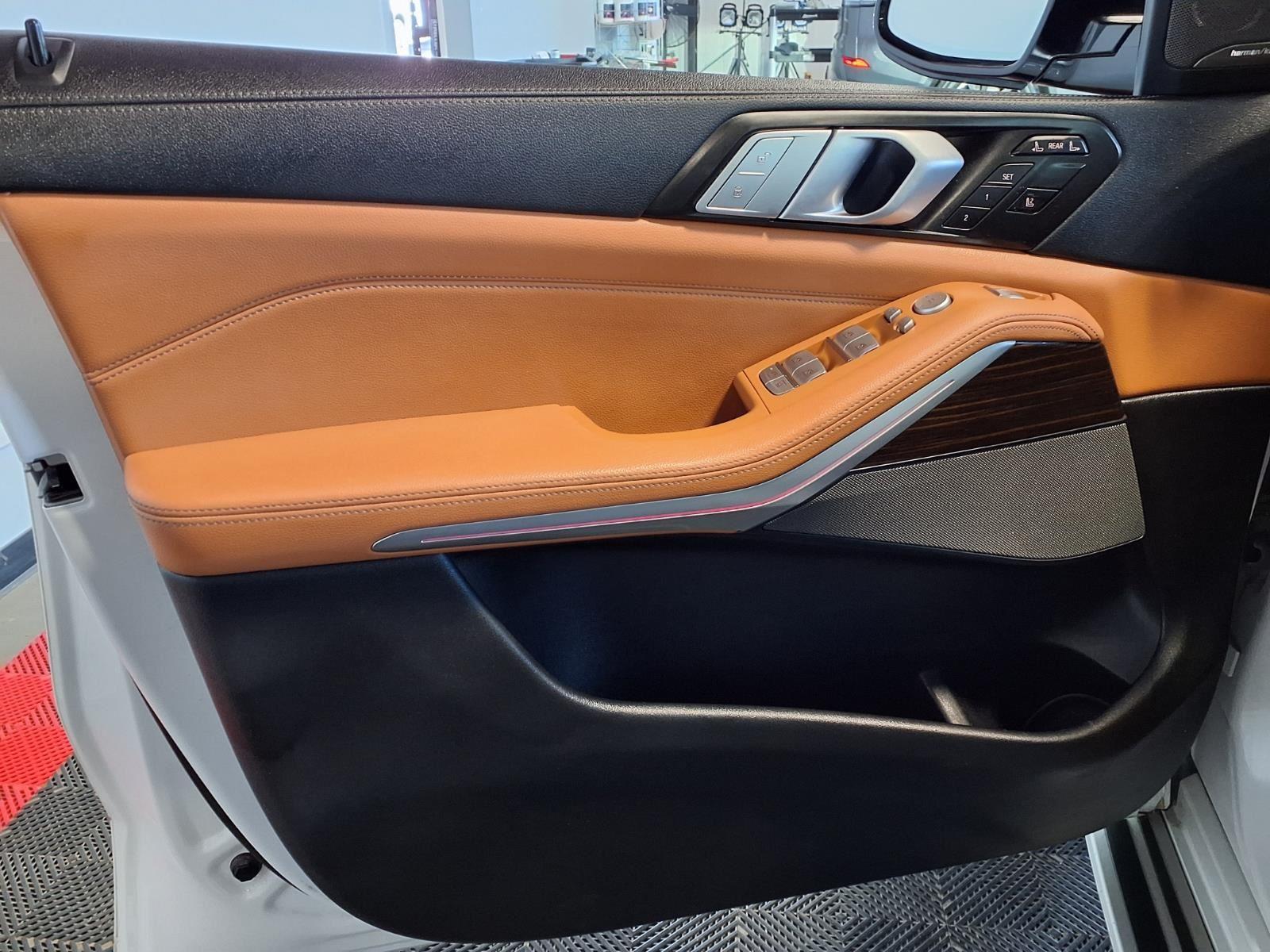 2020 BMW X7 xDrive40i - Mineral White Metallic exterior view 19