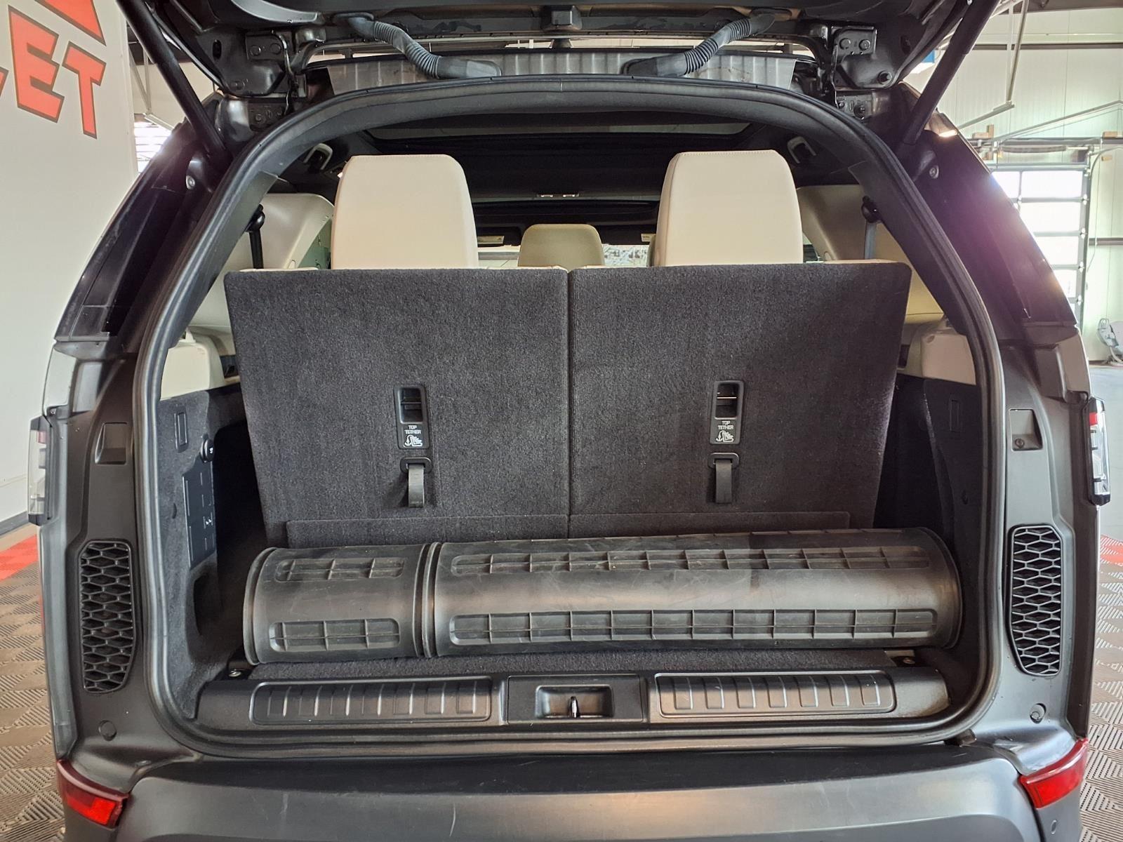 2018 Land Rover Discovery SE - Corris Gray Metallic exterior view 6