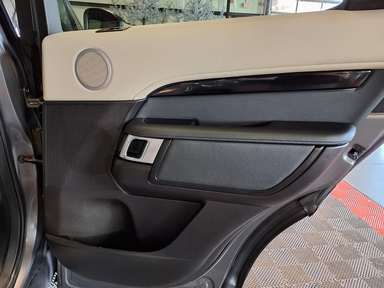 2018 Land Rover Discovery SE - Corris Gray Metallic exterior view 12