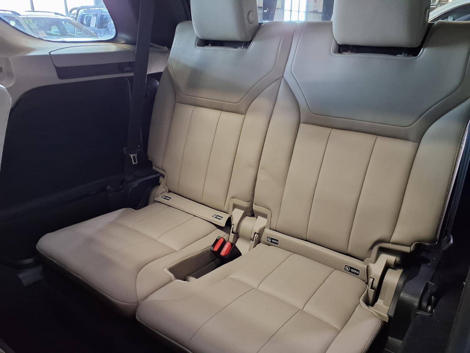 2018 Land Rover Discovery SE - Corris Gray Metallic exterior view 15