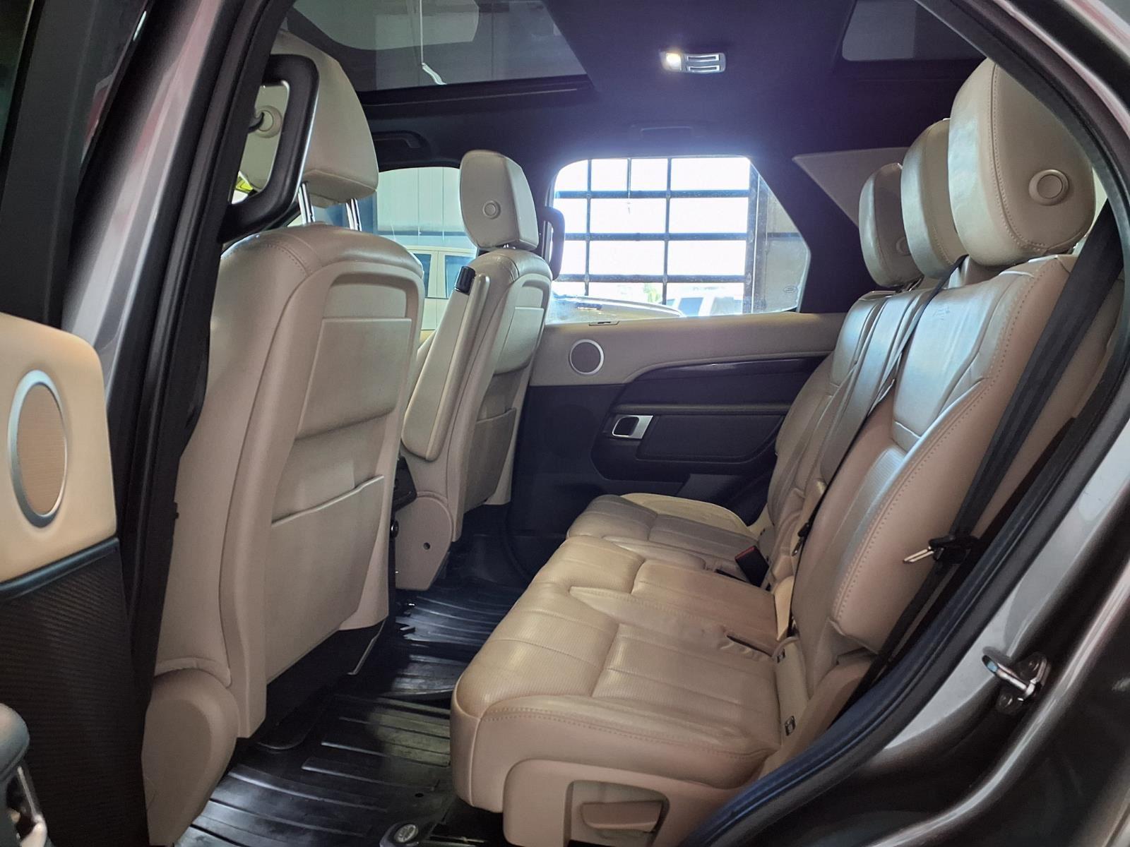 2018 Land Rover Discovery SE - Corris Gray Metallic exterior view 16