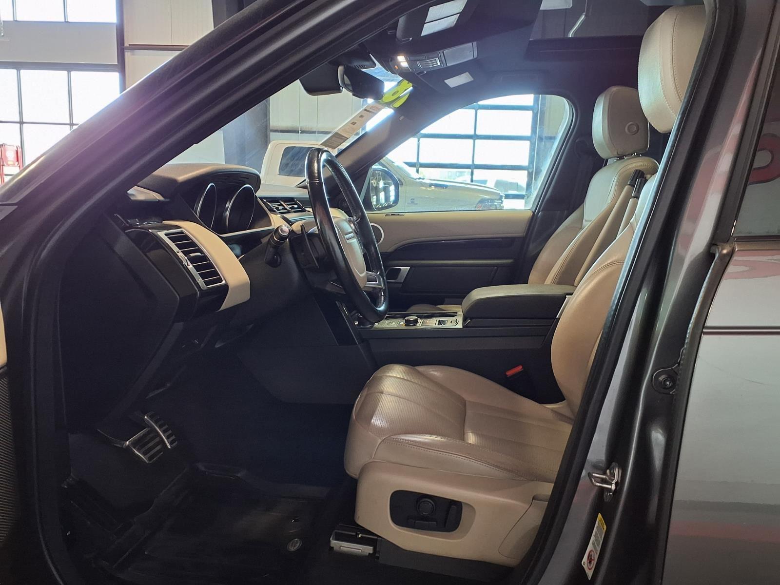 2018 Land Rover Discovery SE - Corris Gray Metallic exterior view 20