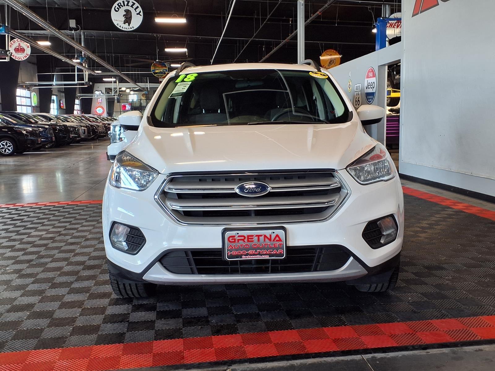 2018 Ford Escape SE - Oxford White exterior view 2