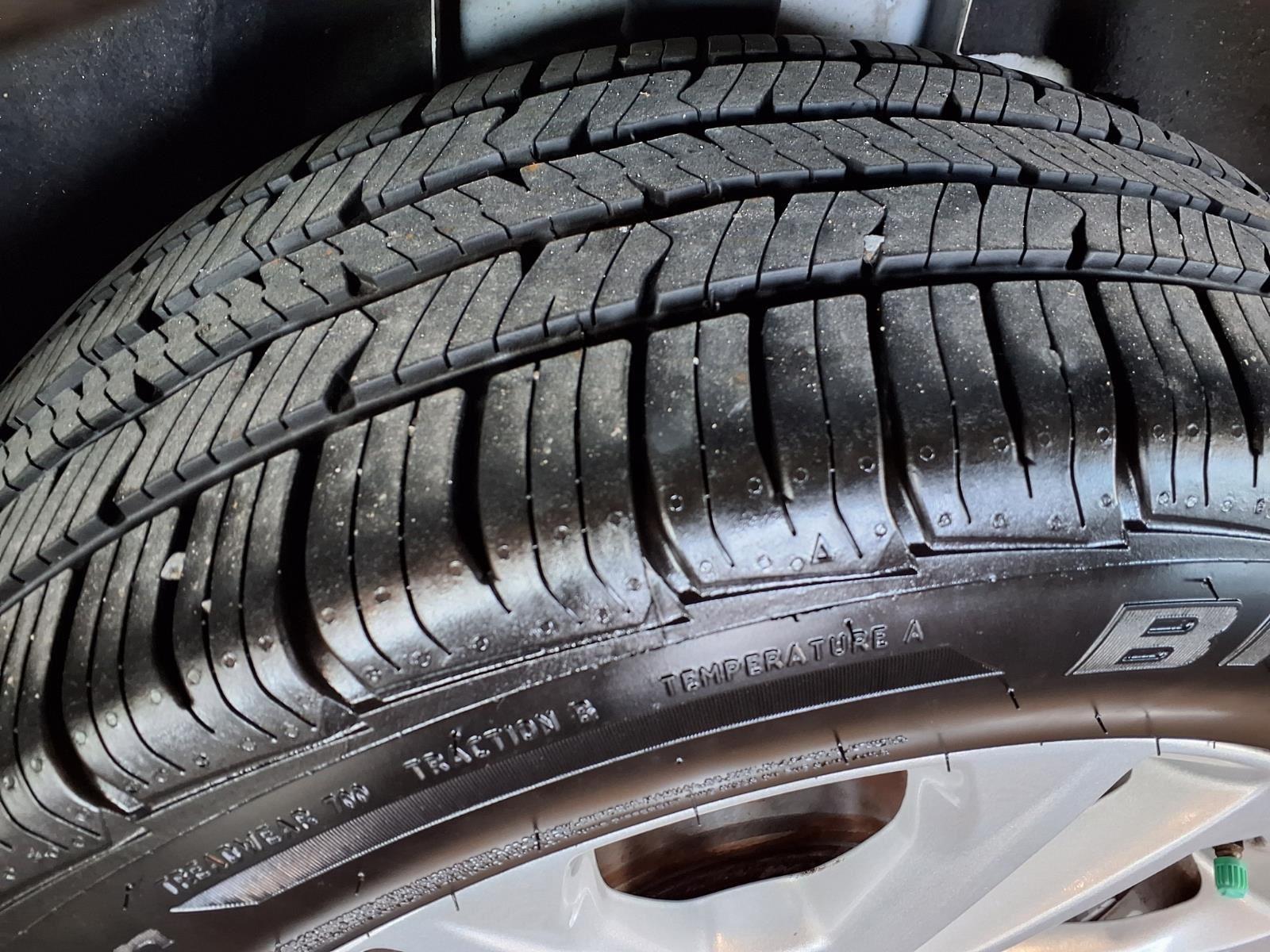 2018 Ford Escape SE - Oxford White exterior view 9