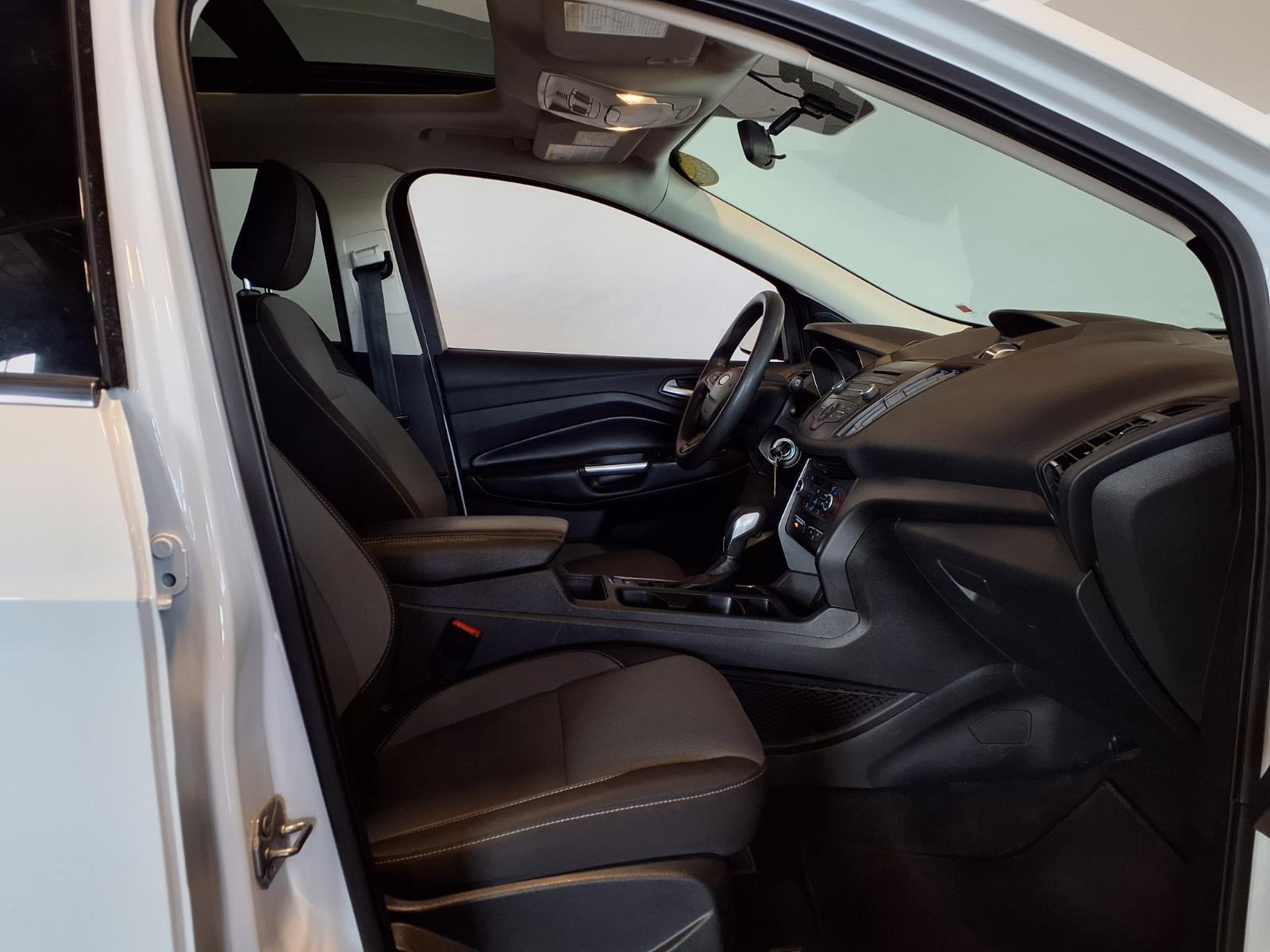 2018 Ford Escape SE - Oxford White exterior view 12