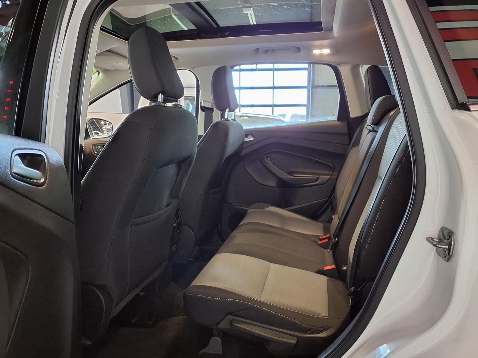 2018 Ford Escape SE - Oxford White exterior view 14