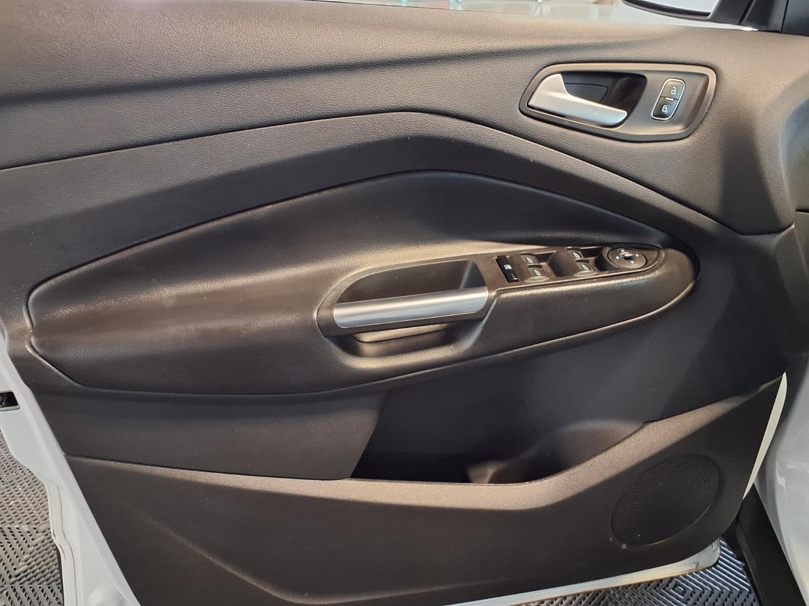 2018 Ford Escape SE - Oxford White exterior view 17