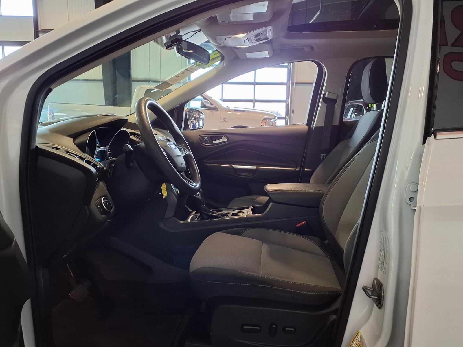 2018 Ford Escape SE - Oxford White exterior view 18
