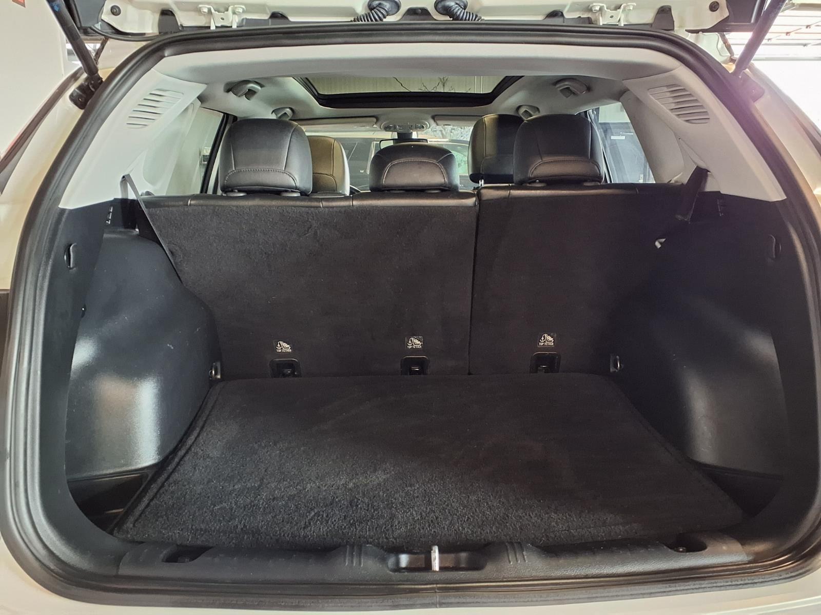 2018 Jeep Compass Limited - Pearl White Tri-Coat exterior view 6