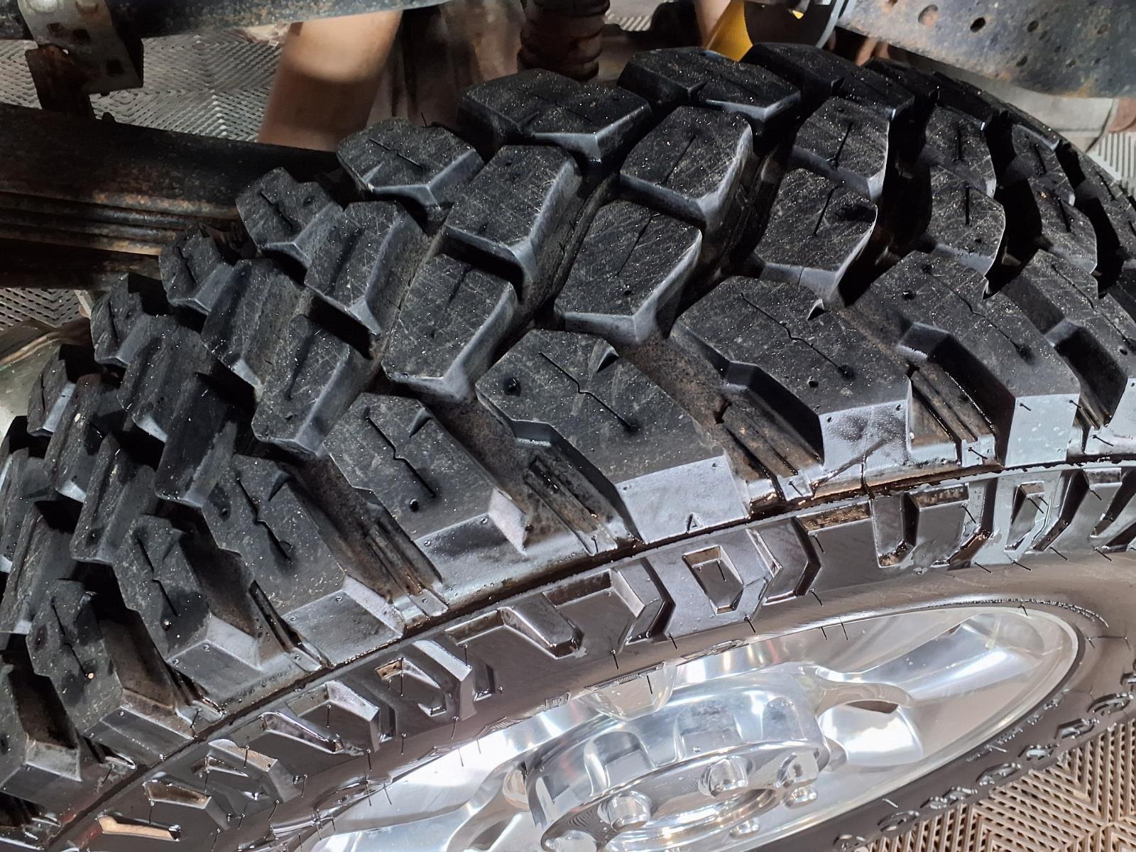 2009 Ford Super Duty F-250 SRW XL - Oxford White Clearcoat exterior view 9