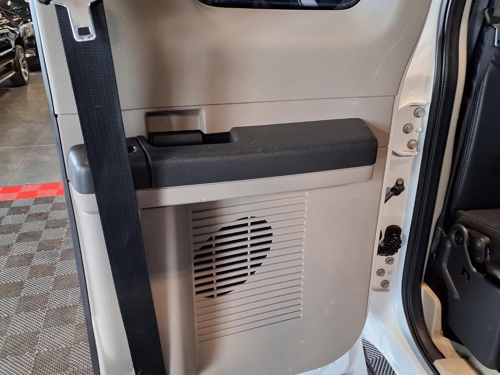 2009 Ford Super Duty F-250 SRW XL - Oxford White Clearcoat exterior view 10