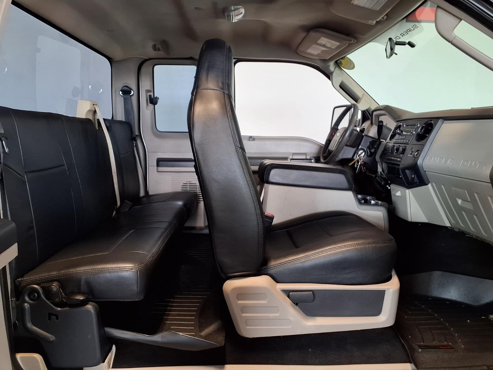 2009 Ford Super Duty F-250 SRW XL - Oxford White Clearcoat exterior view 11