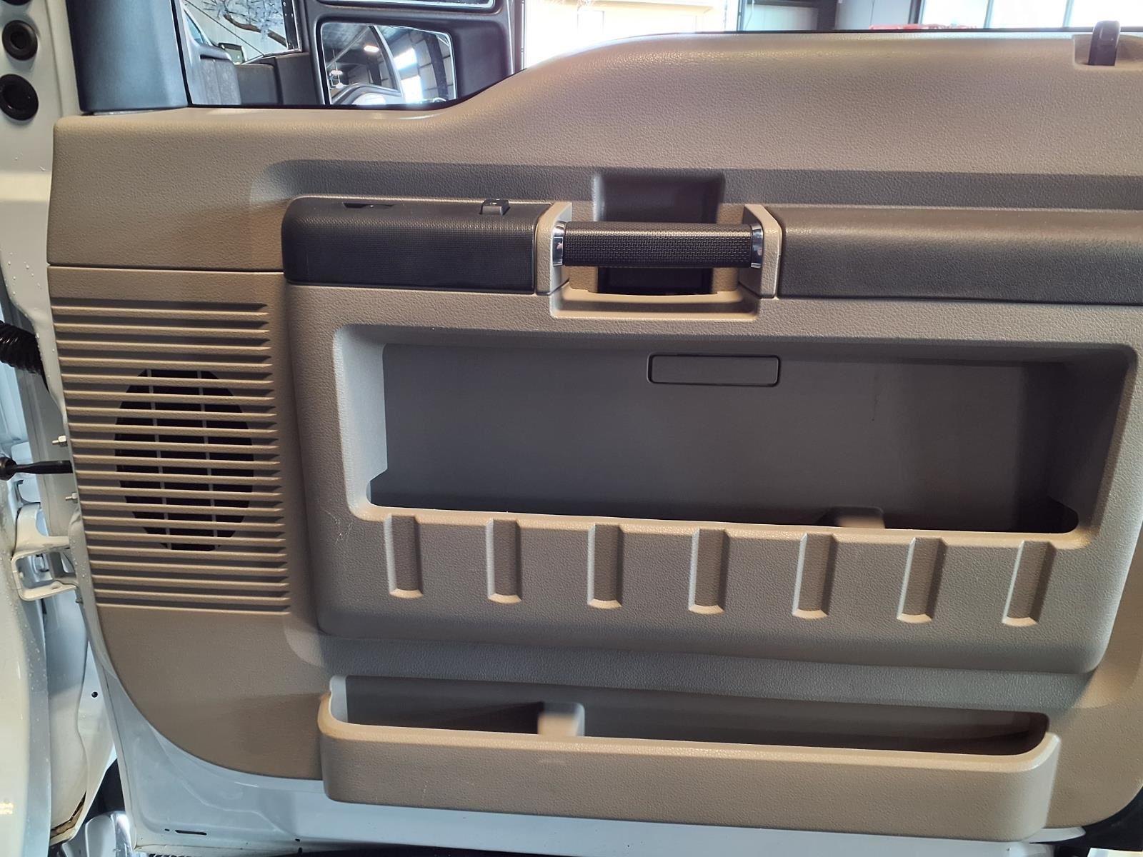 2009 Ford Super Duty F-250 SRW XL - Oxford White Clearcoat exterior view 13