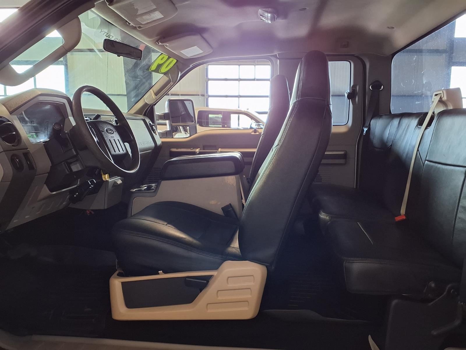 2009 Ford Super Duty F-250 SRW XL - Oxford White Clearcoat exterior view 15