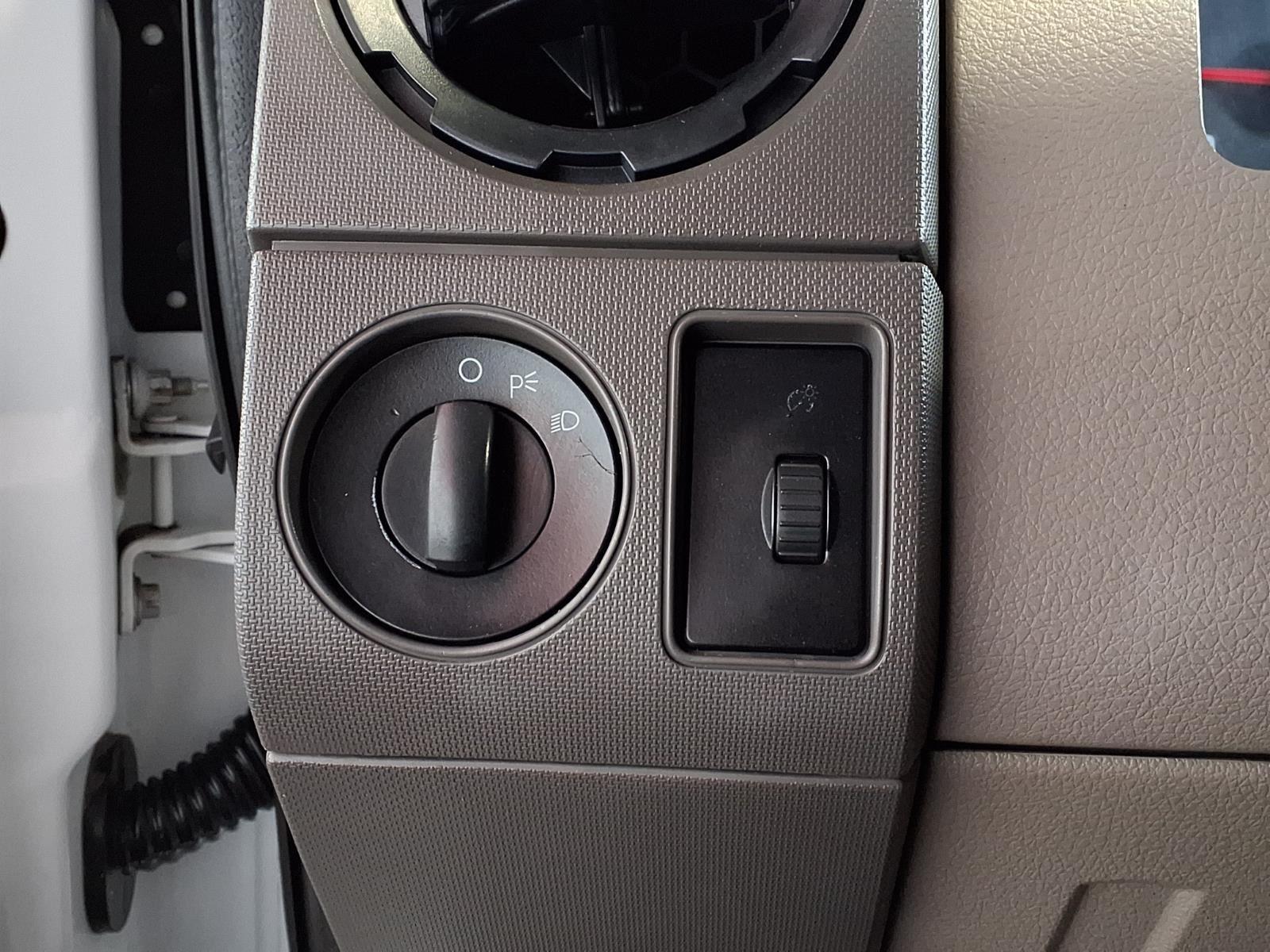 2009 Ford Super Duty F-250 SRW XL - Oxford White Clearcoat exterior view 18