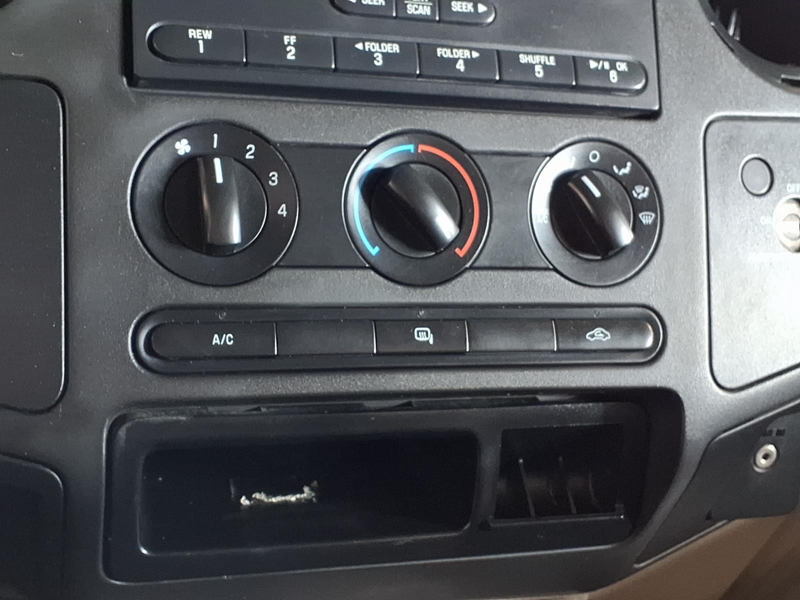 2009 Ford Super Duty F-250 SRW XL - Oxford White Clearcoat exterior view 20