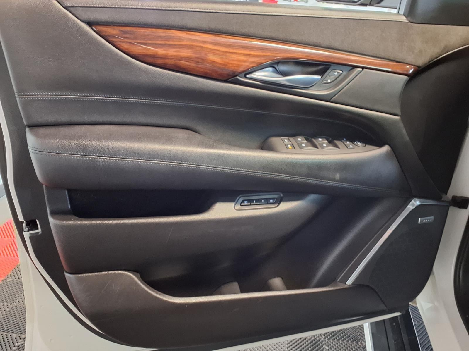 2015 Cadillac Escalade Premium - White Diamond Tricoat exterior view 19