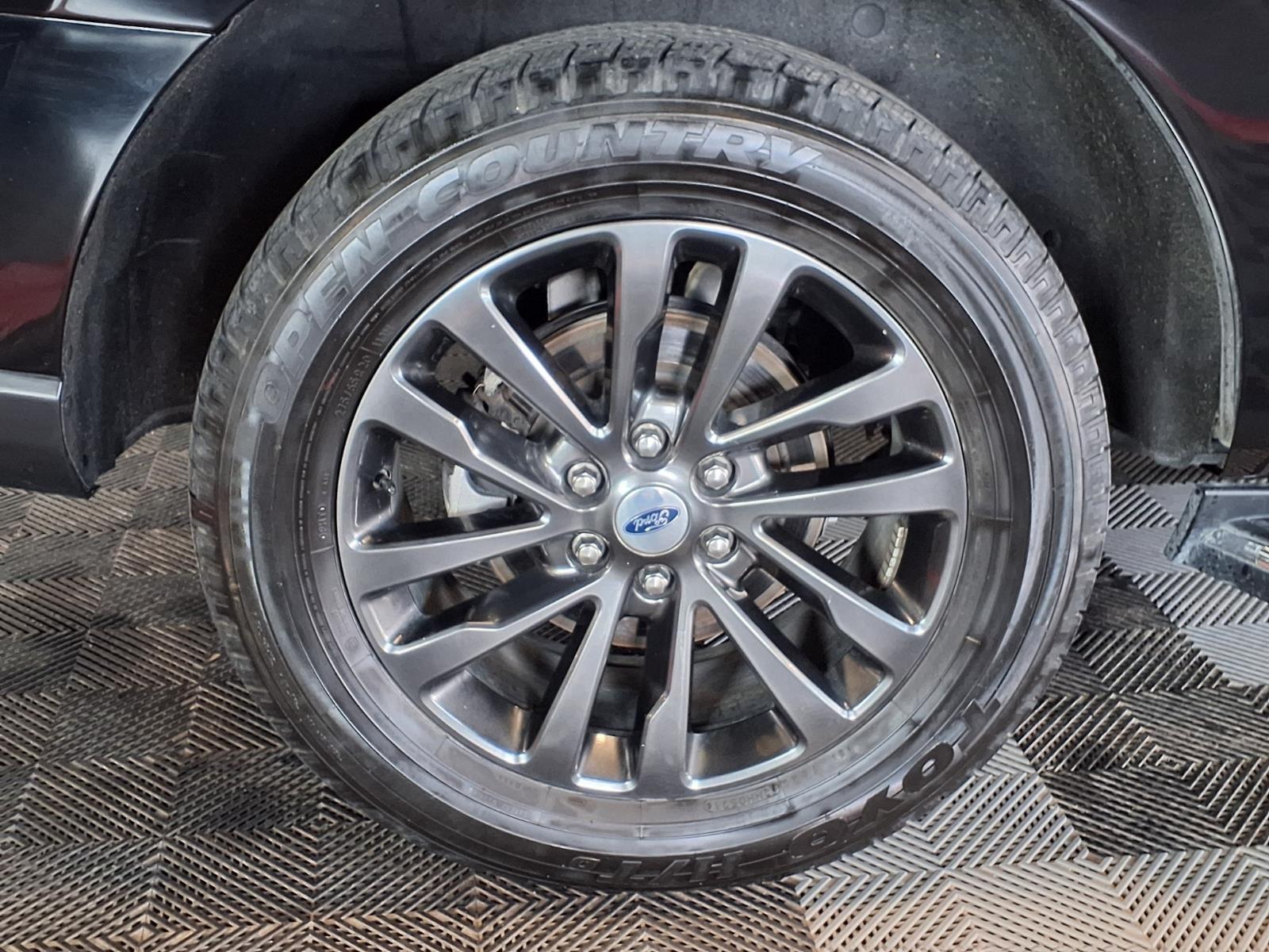 2022 Ford Expedition Limited - Agate Black Metallic exterior view 9