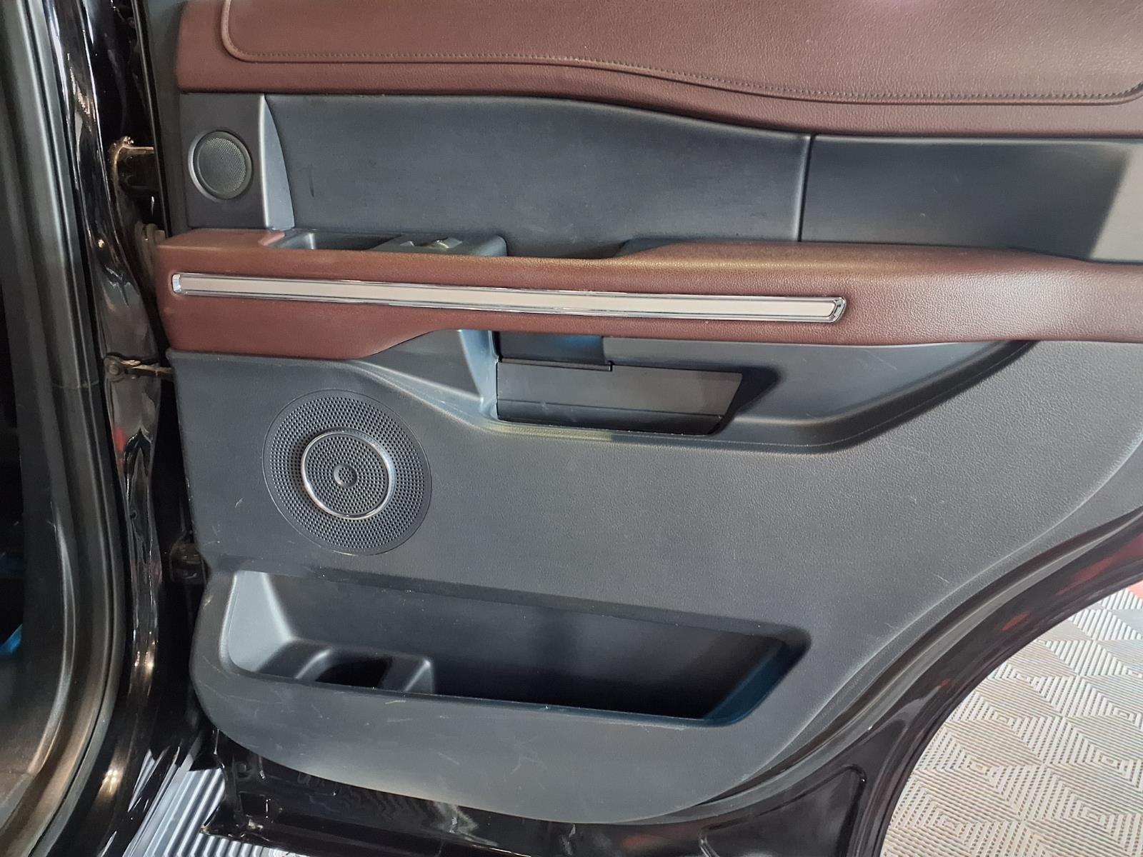 2022 Ford Expedition Limited - Agate Black Metallic exterior view 12