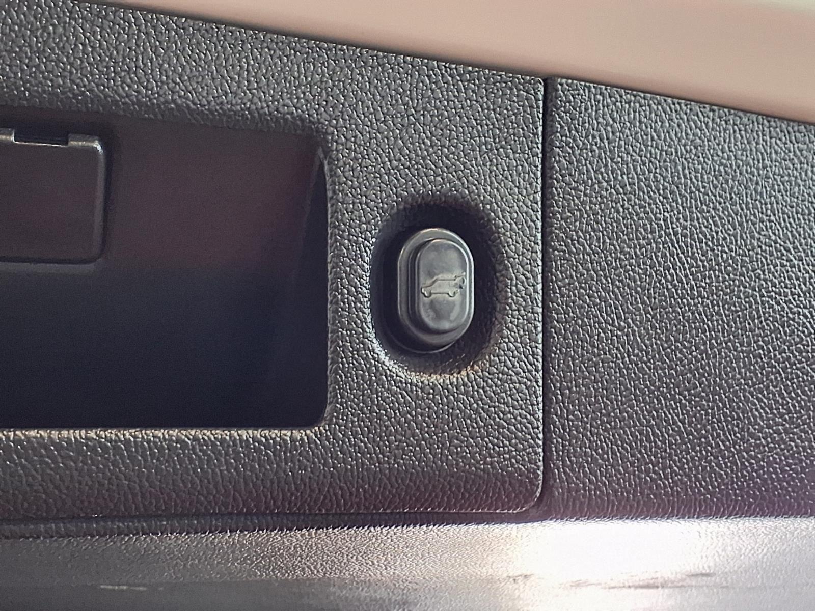 2015 Cadillac Escalade Premium - White Diamond Tricoat exterior view 7