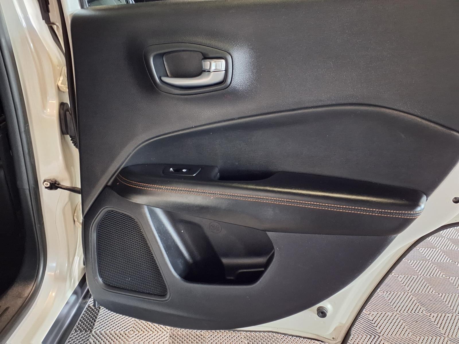 2018 Jeep Compass Limited - Pearl White Tri-Coat exterior view 10