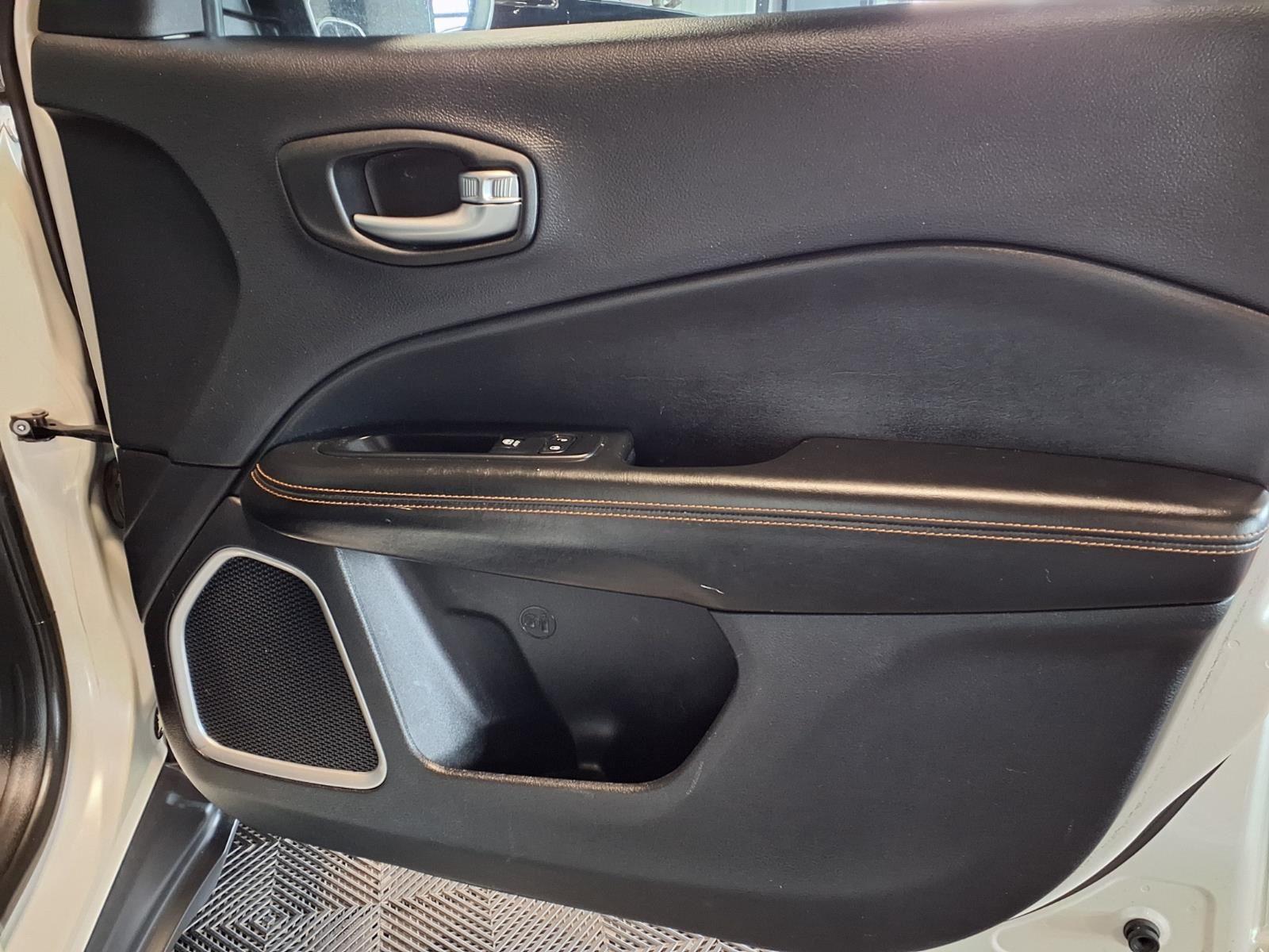 2018 Jeep Compass Limited - Pearl White Tri-Coat exterior view 12