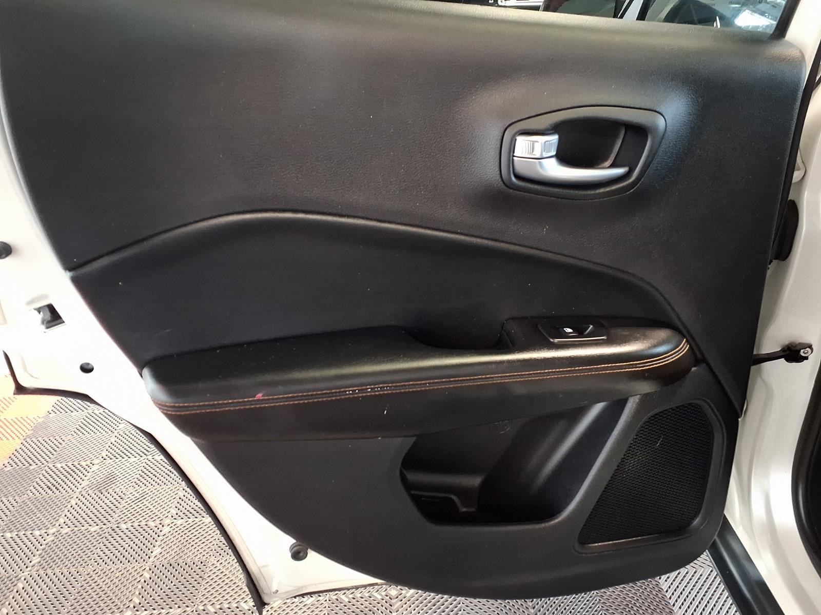 2018 Jeep Compass Limited - Pearl White Tri-Coat exterior view 14