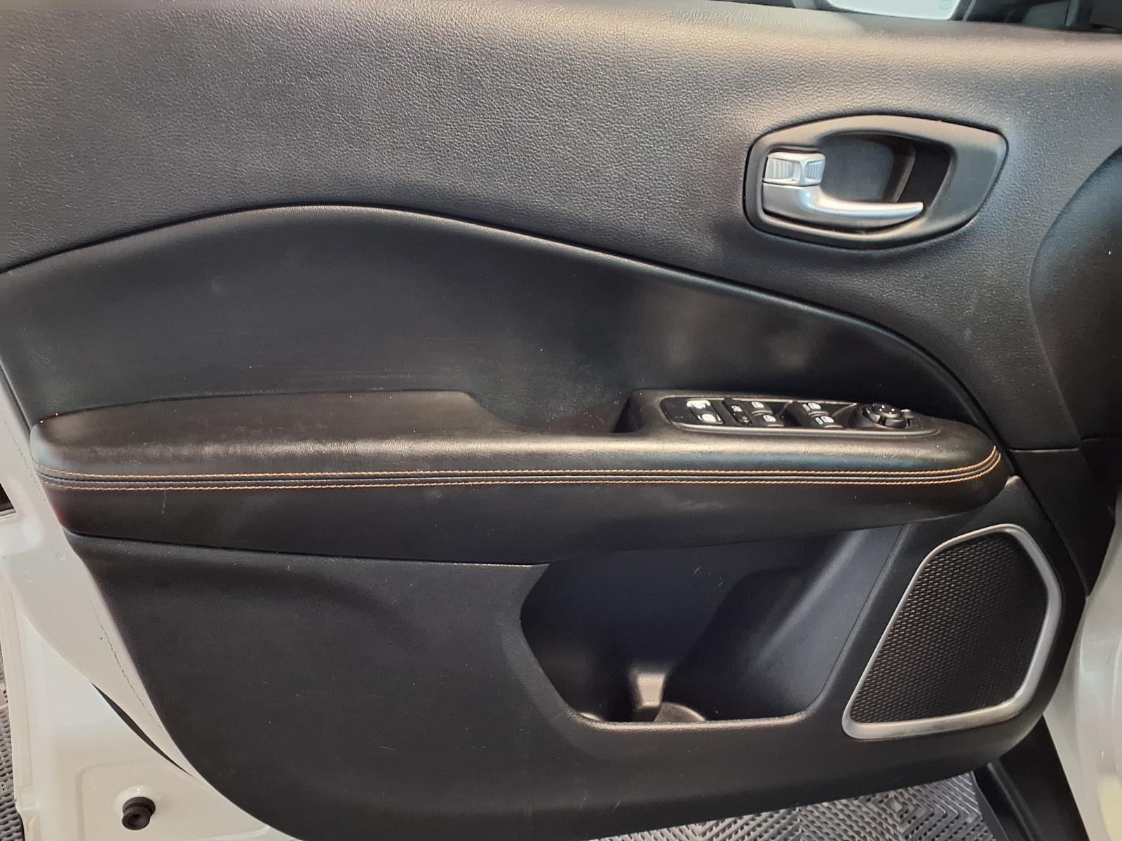 2018 Jeep Compass Limited - Pearl White Tri-Coat exterior view 16