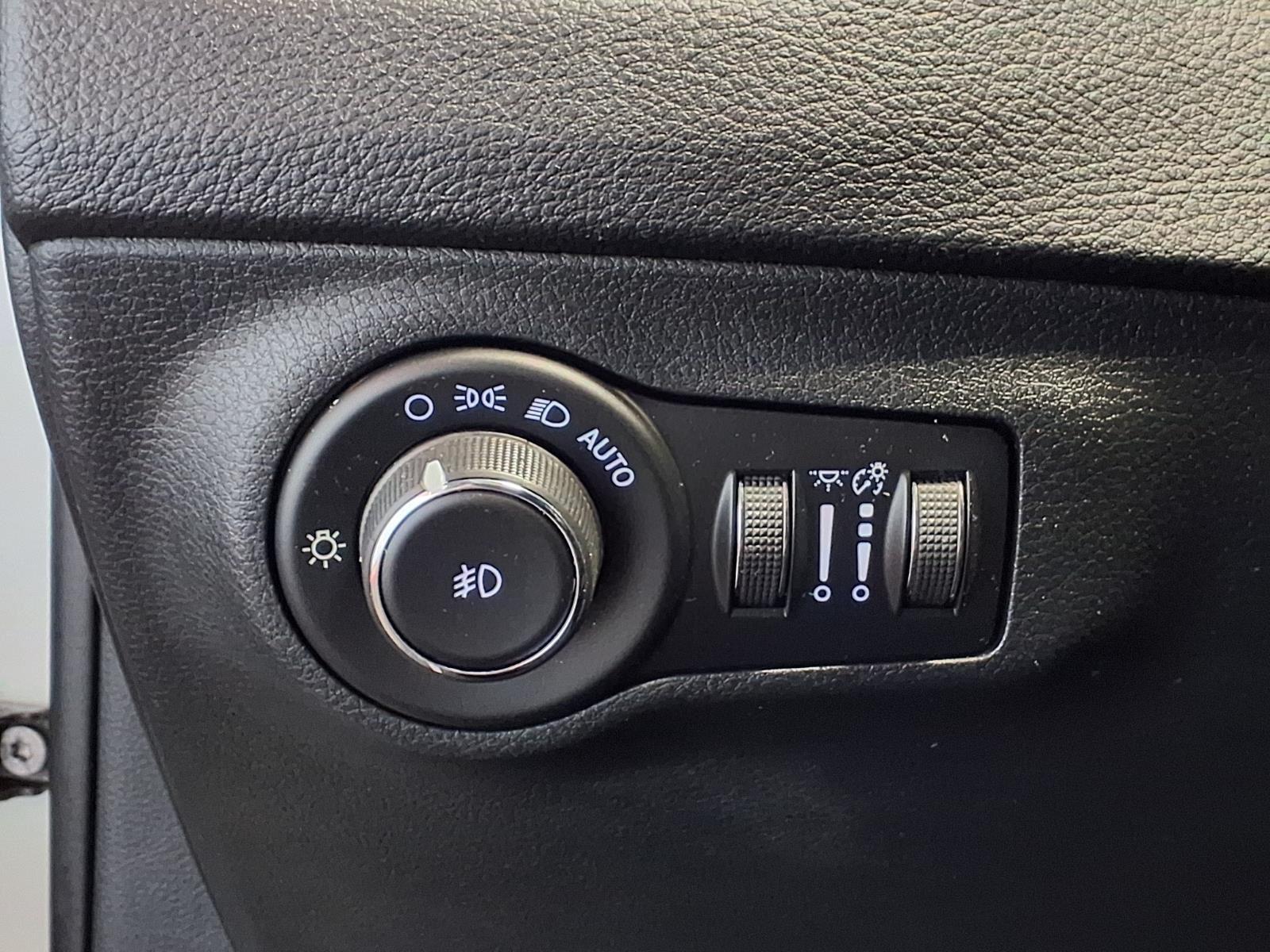 2018 Jeep Compass Limited - Pearl White Tri-Coat exterior view 18