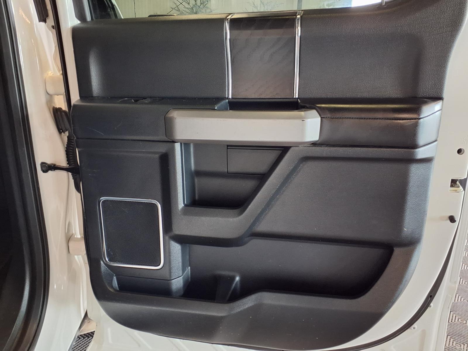 2018 Ford F-150 Platinum - White Platinum Metallic Tri-Coat exterior view 10