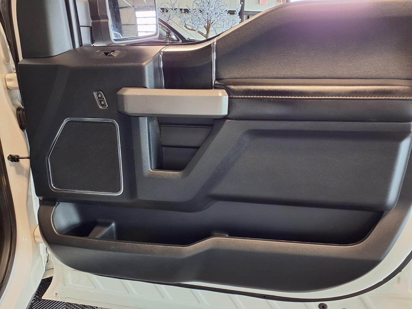 2018 Ford F-150 Platinum - White Platinum Metallic Tri-Coat exterior view 12