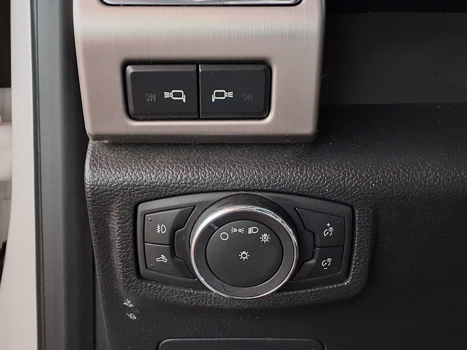 2018 Ford F-150 Platinum - White Platinum Metallic Tri-Coat exterior view 18