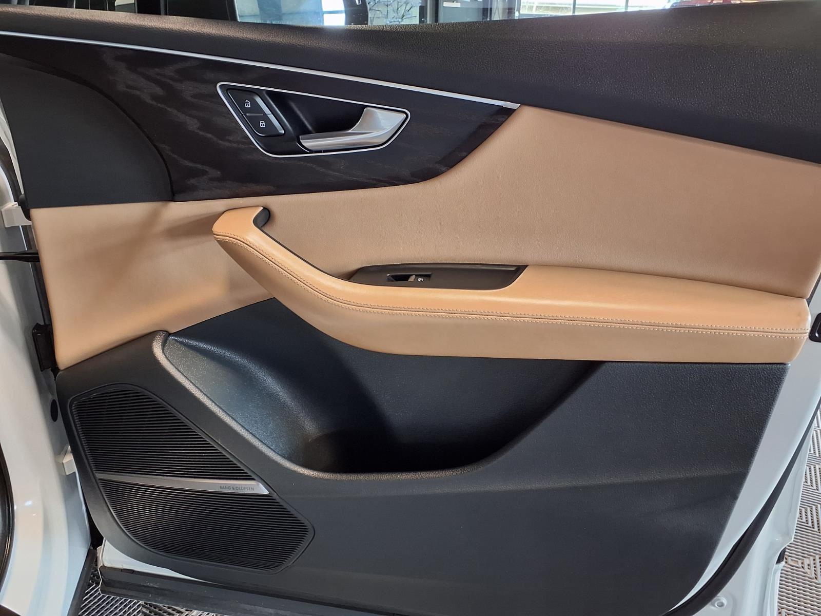 2021 Audi Q7 Premium Plus - Glacier White Metallic exterior view 14