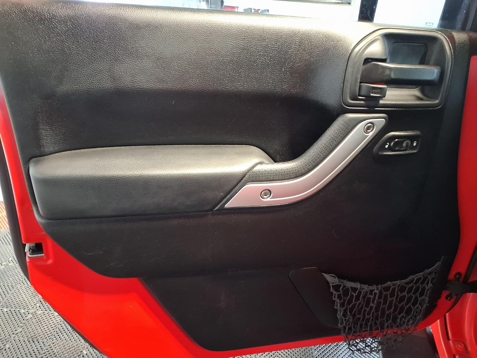 2013 Jeep Wrangler Unlimited Sahara - Crush exterior view 16