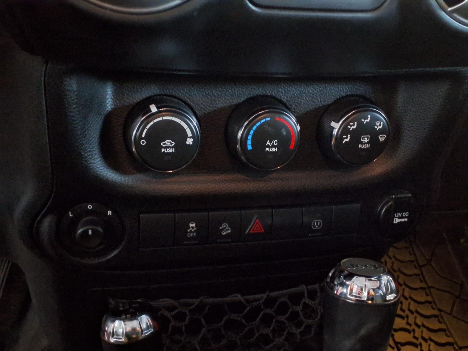 2013 Jeep Wrangler Unlimited Sahara - Crush exterior view 20