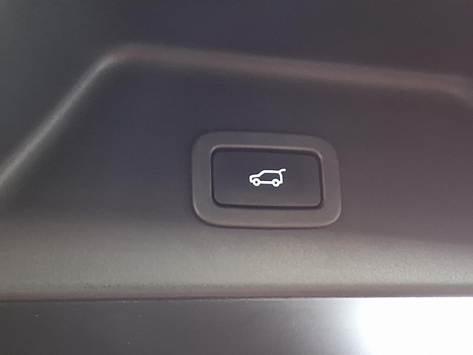 2018 Land Rover Range Rover - Indus Silver Metallic exterior view 7