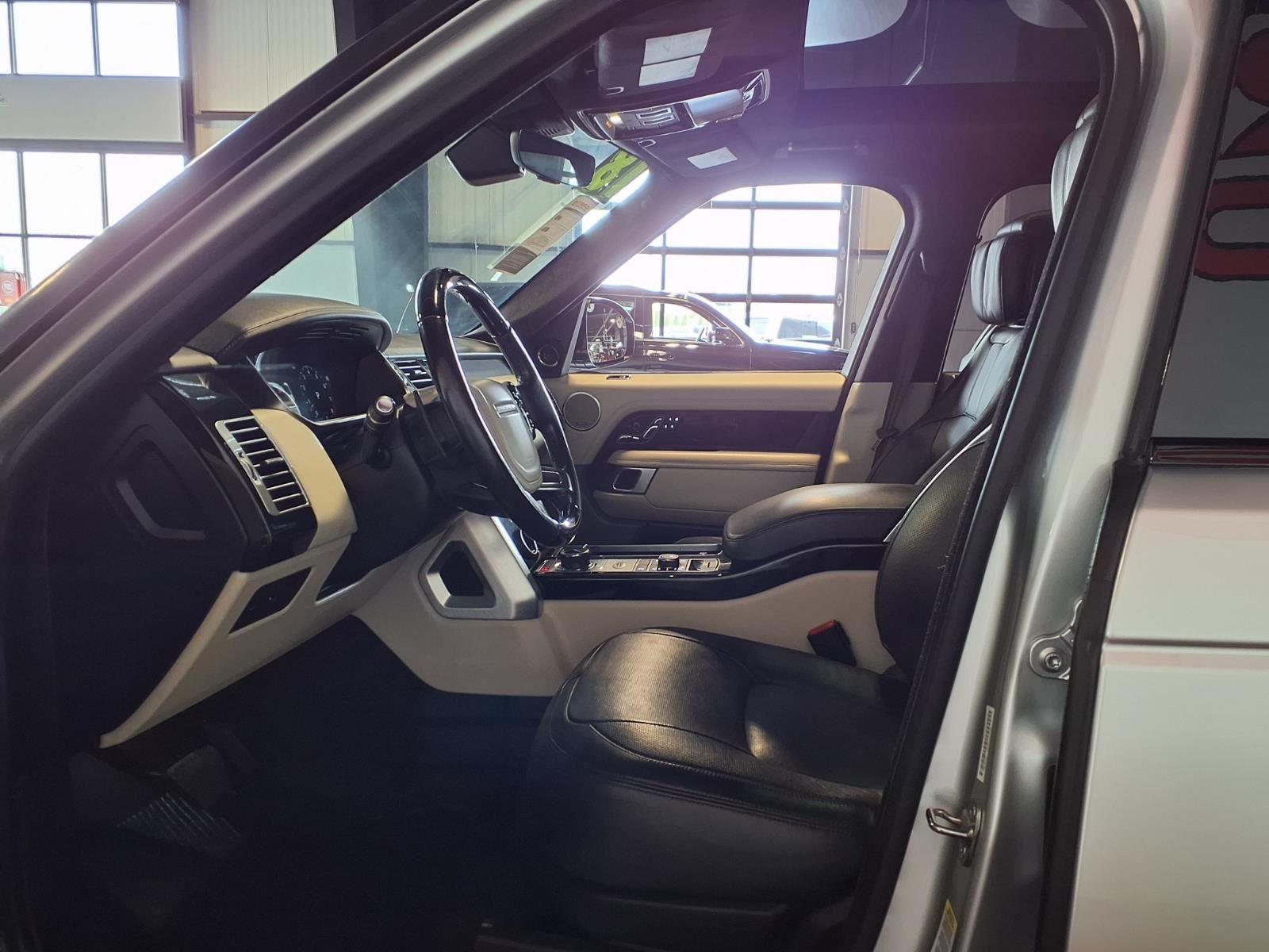 2018 Land Rover Range Rover - Indus Silver Metallic exterior view 16