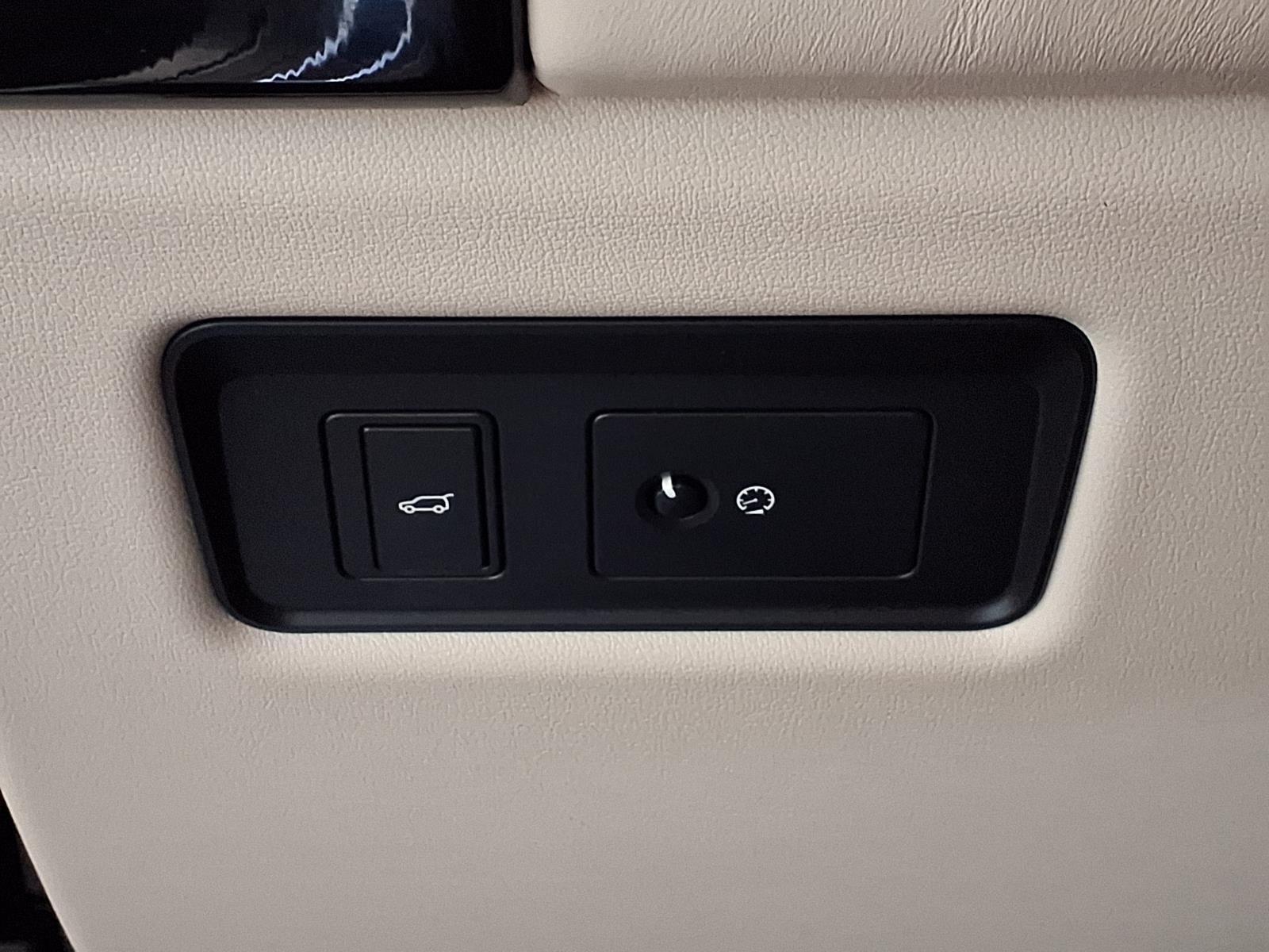 2018 Land Rover Range Rover - Indus Silver Metallic exterior view 18