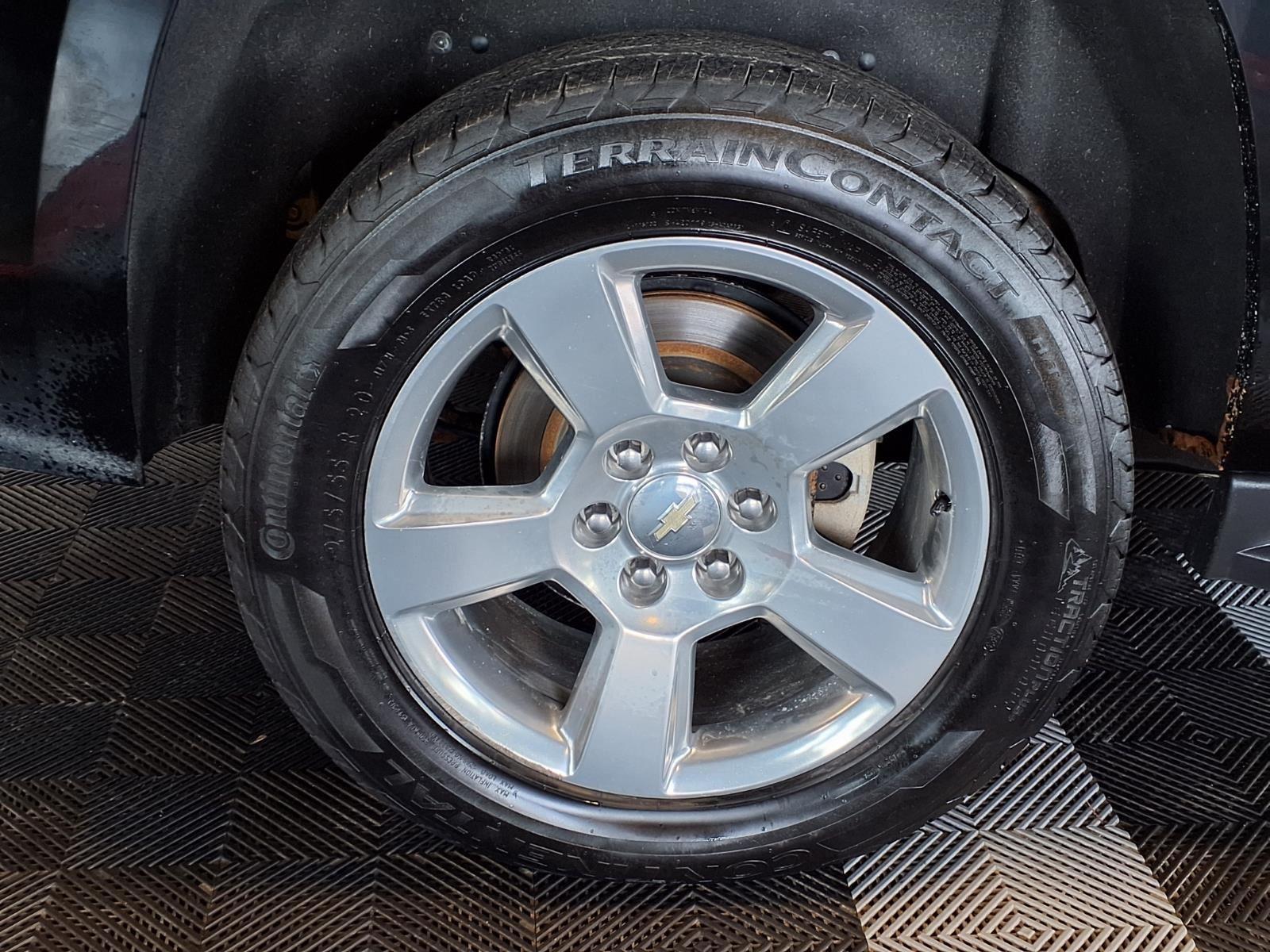 2020 Chevrolet Suburban LT - Black exterior view 9