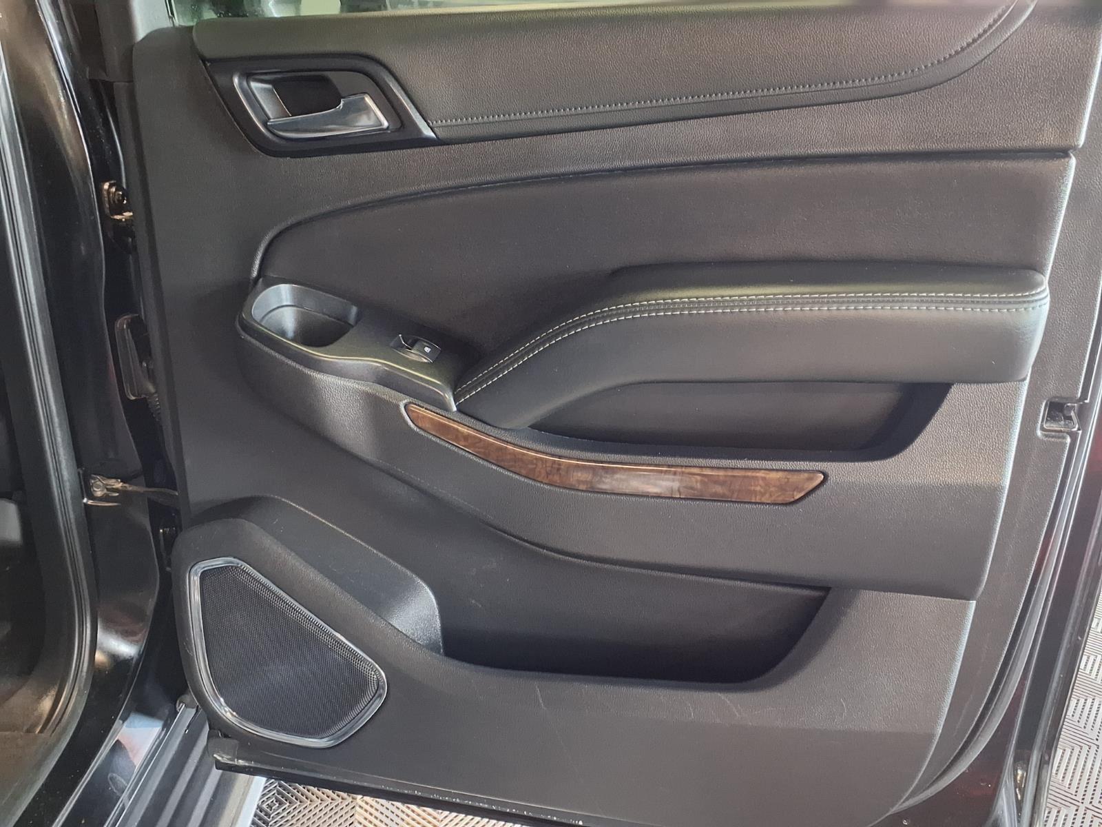 2020 Chevrolet Suburban LT - Black exterior view 12