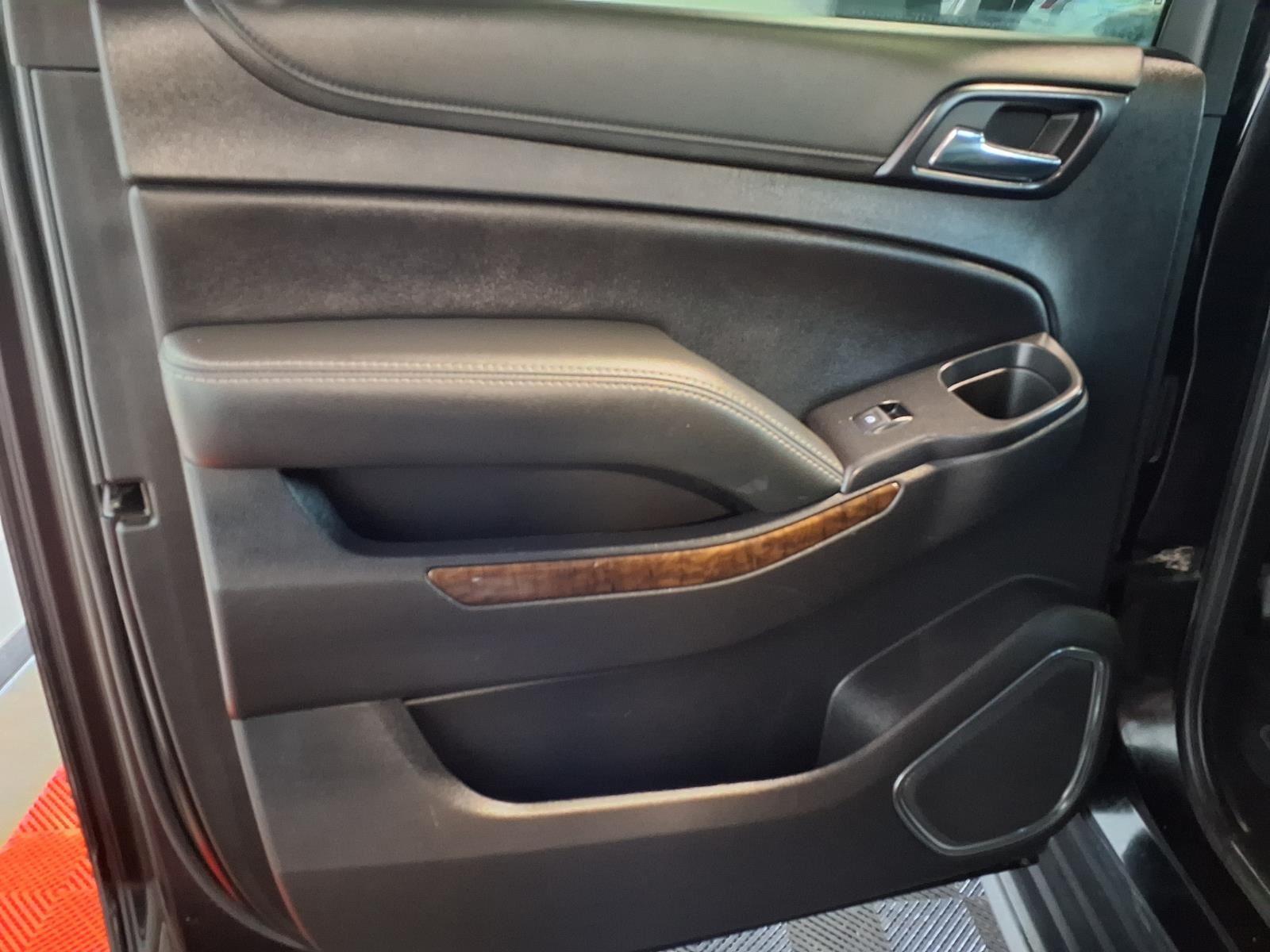 2020 Chevrolet Suburban LT - Black exterior view 17