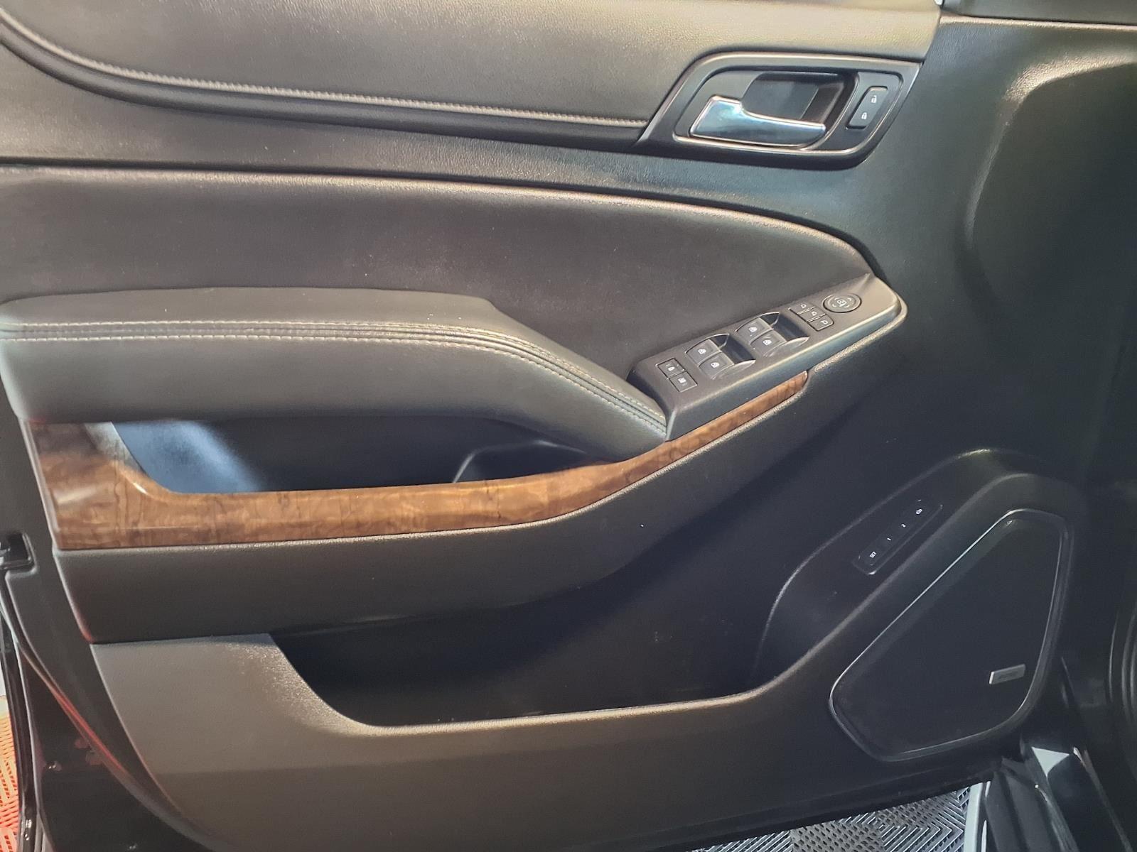 2020 Chevrolet Suburban LT - Black exterior view 19