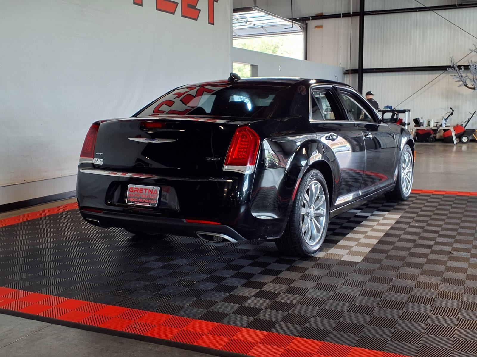 2018 Chrysler 300 Touring - Gloss Black exterior view 6