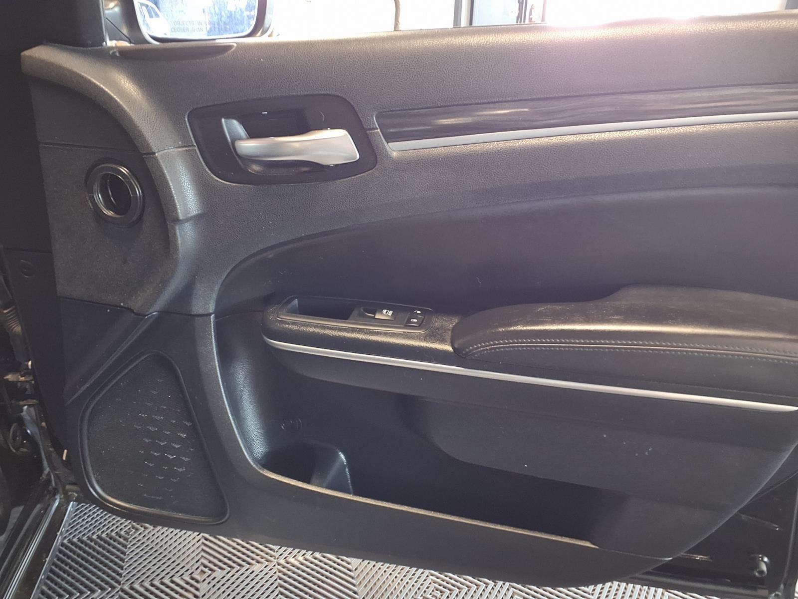 2018 Chrysler 300 Touring - Gloss Black exterior view 11