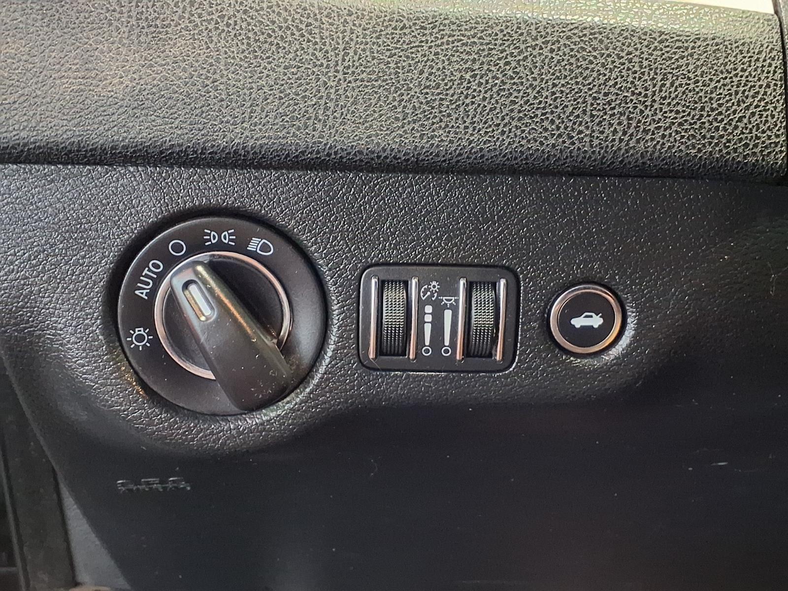 2018 Chrysler 300 Touring - Gloss Black exterior view 17