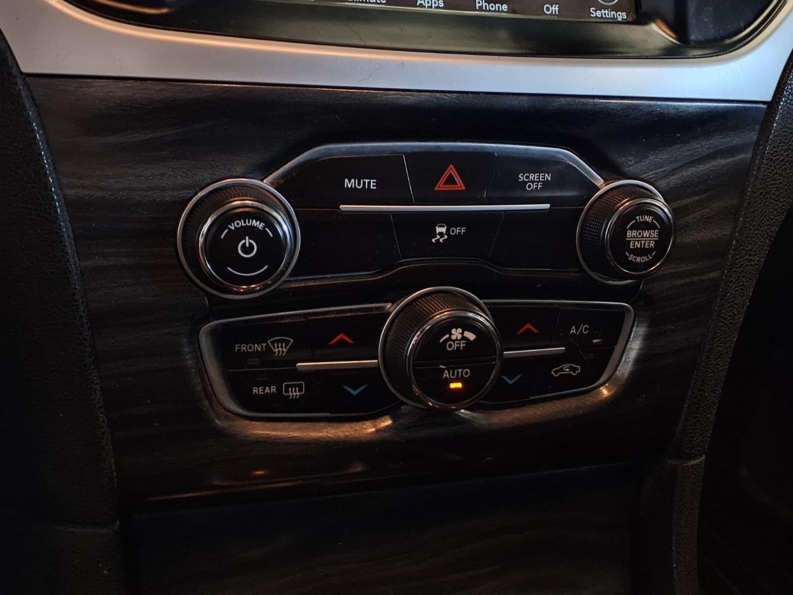 2018 Chrysler 300 Touring - Gloss Black exterior view 19