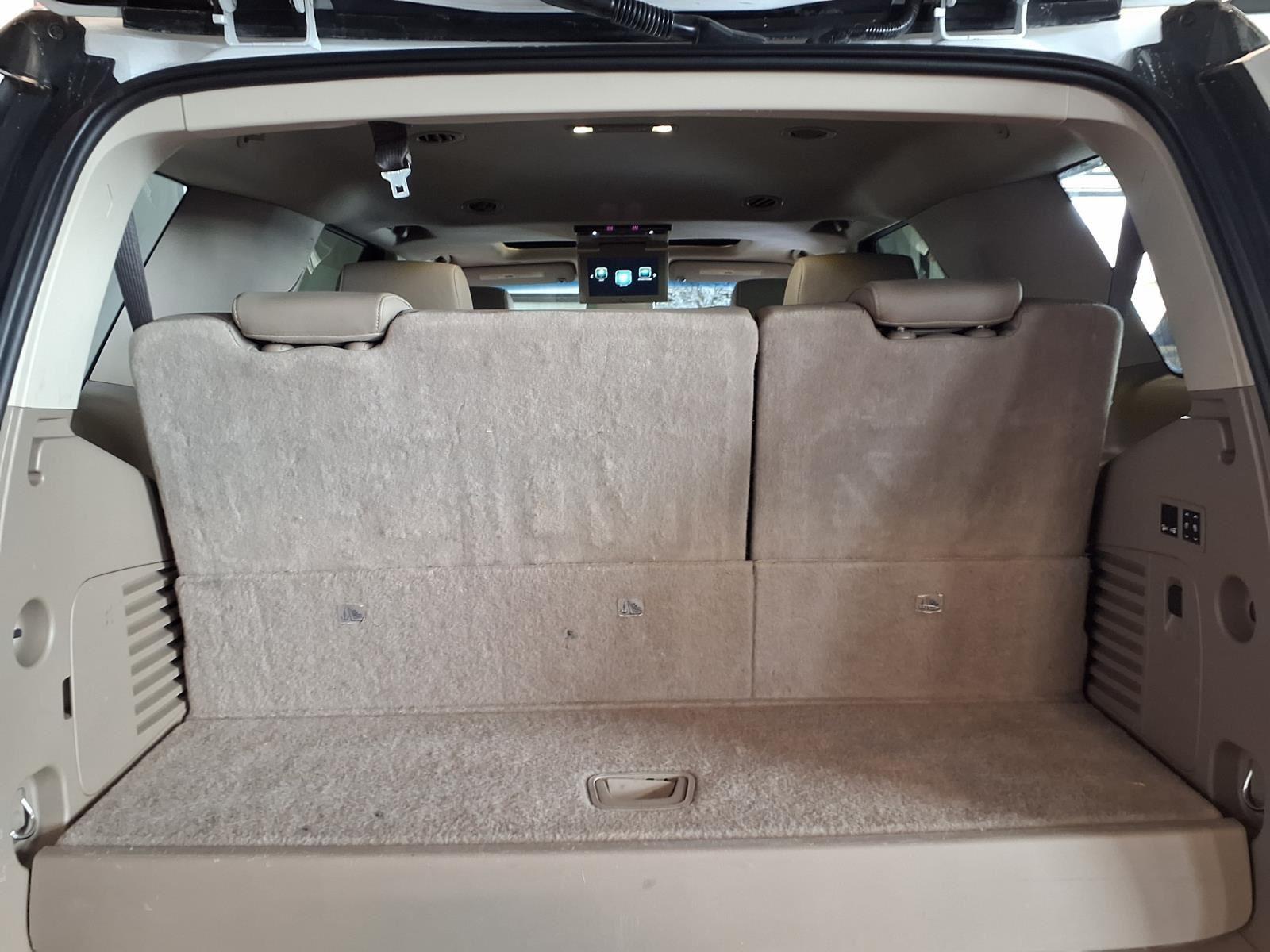 2019 Chevrolet Tahoe LT - Summit White exterior view 6