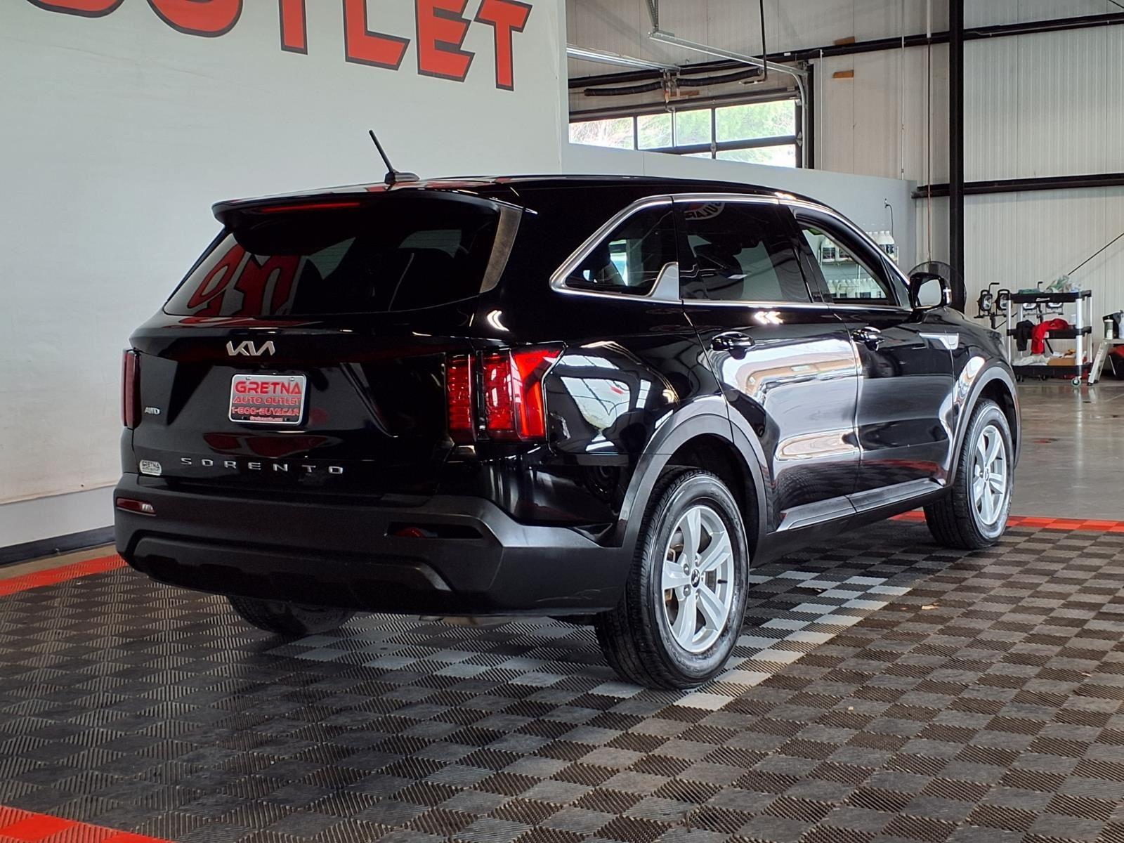 2022 Kia Sorento LX - Ebony Black exterior view 7